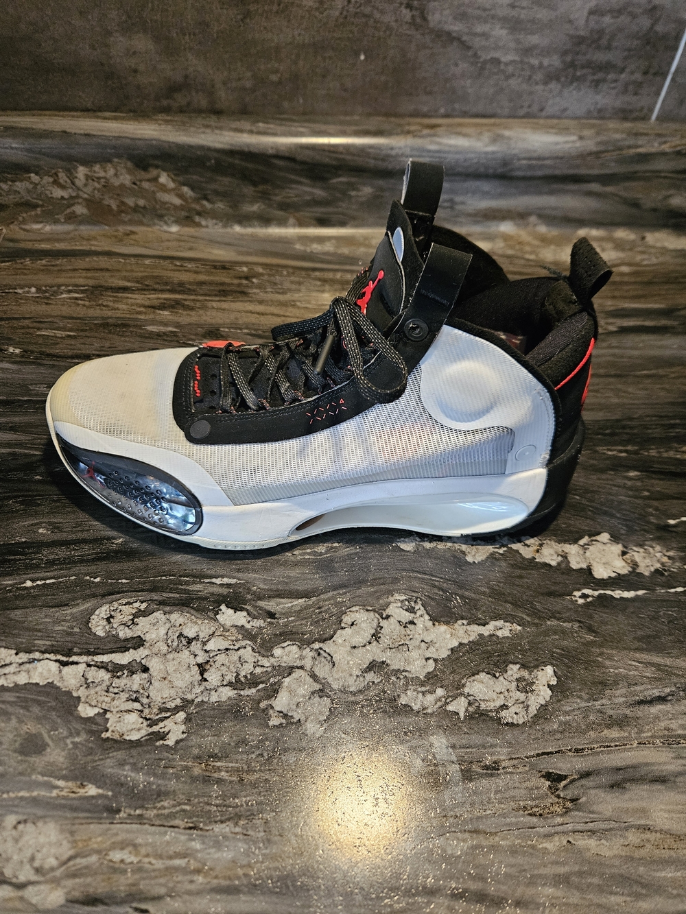 Jordan 34 Chicago 2019 Size 9.5 - Picture 8 of 15